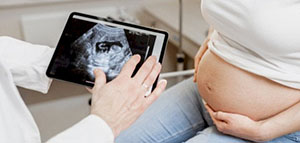 صورة: موضع رأس الجنين في الشهر السادس و حركة الجنين في الشهر السادس