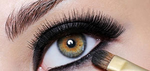 مكياج العيون و خطوات رسم العيون بالكحل صورة: مكياج العيون و خطوات رسم العيون بالكحل