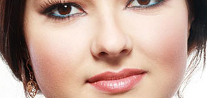 صورة: الحليب و ماء الورد والجليسرين و طرق طبيعية لتسمين الوجه