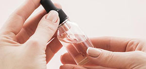 سيروم الوجه و فوائد السيروم للوجه و طريقة استخدام السيروم صورة: سيروم الوجه و فوائد السيروم للوجه و طريقة استخدام السيروم