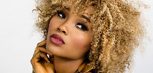 أسباب تجعد الشعر و وصفات طبيعية لعلاج تجعد الشعر صورة: أسباب تجعد الشعر و وصفات طبيعية لعلاج تجعد الشعر