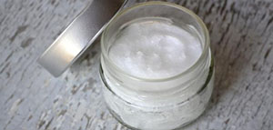 صورة: كريمات طبية موضعية للتخلص من كلف الحمل بعد الولادة