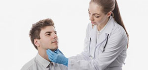 صورة: أسباب صعوبة بلع الريق و عوامل ترفع خطر الإصابة بصعوبة بلع الريق