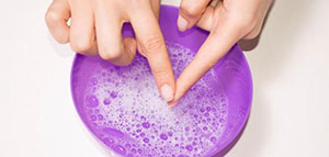 صورة: الأظافر الاصطناعية و إزالة صمغ الأظافر