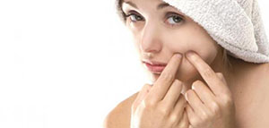 طرق طبية لإخفاء حبوب الوجه و طرق طبيعية لإخفاء حبوب الوجه صورة: طرق طبية لإخفاء حبوب الوجه و طرق طبيعية لإخفاء حبوب الوجه