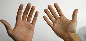 رعشة اليد و أسباب رعشة اليد و أعراض رعشة اليدين صورة: رعشة اليد و أسباب رعشة اليد و أعراض رعشة اليدين
