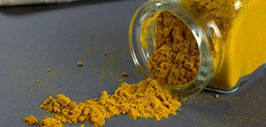 صورة: التخلص من لون الكركم من البشرة و التخلص من لون الكركم من الأواني