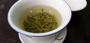 صورة: طرق طبية للتخلص من احمرار الوجه و طريقة الشاي الأخضر الطبيعية للتخلص من احمرار