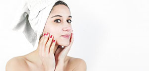 صورة: طرق علاجية لعلاج آثار الحبوب الحمراء في الوجه