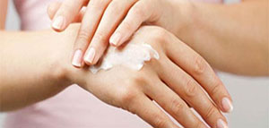 العناية باليدين صورة: العناية باليدين