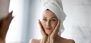 وضع واقي الشمس و وضع البرايمر و وضع المرطب صورة: وضع واقي الشمس و وضع البرايمر و وضع المرطب