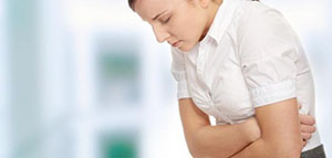 صورة: ما هي أسباب آلام البطن و متى يجب علي مراجعة الطبيب عند شعوري بألم في البطن