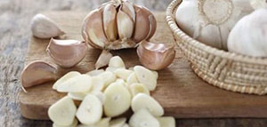 صورة: تساقط الشعر والثوم و وصفات الثوم للشعر