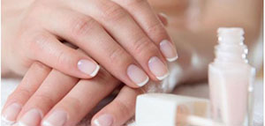 صورة: أدوات تزيين الأظافر