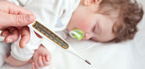 صورة: هل تساعد الأعشاب في تخفيض درجة حرارة الطفل