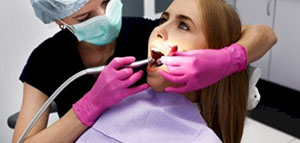 صورة: كيف يتم خلع ضرس العقل و ما المتوقع بعد العملية