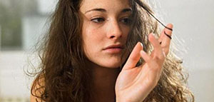 صورة: الشعر المتقصف و طرق علاج الشعر المتقصف