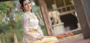 صورة: استخدام المكياج باعتدال و الحفاظ على اللباقة