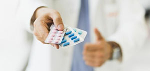 صورة: العلاج بالأدوية و العلاج بالأعشاب و تغيير نمط الحياة