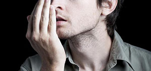 صورة: رائحة الفم الكريهة و أسباب رائحة الفم الكريهة