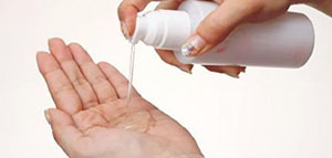 كيفية استخدام غسول الوجه و طريقة اختيار غسول الوجه المناسب صورة: كيفية استخدام غسول الوجه و طريقة اختيار غسول الوجه المناسب