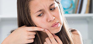 صورة: بياض البيض وحليب اللوز و زيت شجرة الشاي