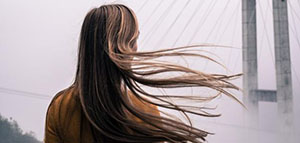 صورة: طريقة وضع الميش على الشعر و تحضير الشعر قبل الميش