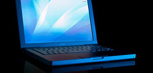 صورة: الماء و كحول الآيزوبروبيل و نصائح للحفاظ على شاشة اللاب توب