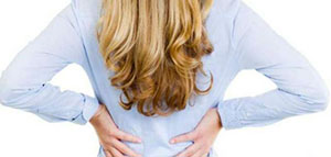 صورة: أسباب آلام الظهر عند النساء و أسباب مشتركة بين النساء والرجال